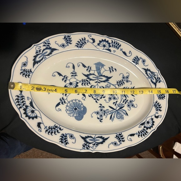 Vintage 16" Blue Danube oval Platter, small edge flake plus 1 dinner plate. - Picture 2 of 5